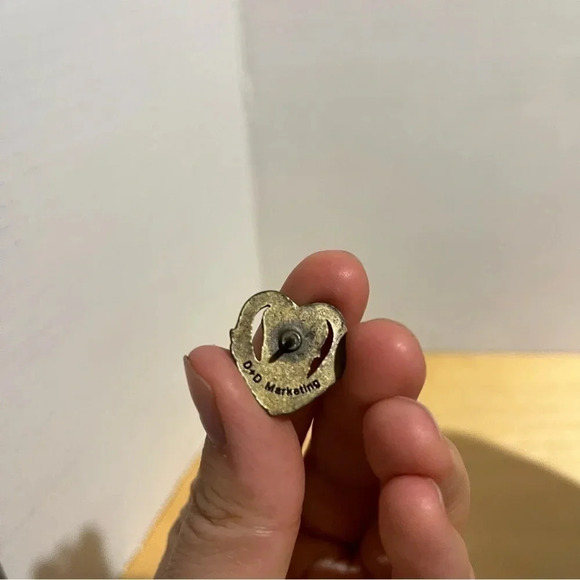 1996 SISTER Heart Angel Pinback Pin Classic Vintage NEW Made In USA - Picture 5 of 5